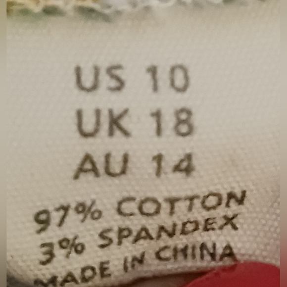 LOUDMOUTH Ladies shorts.  Womens.  Size 10.   Red, green & white polka dots. - Picture 11 of 12